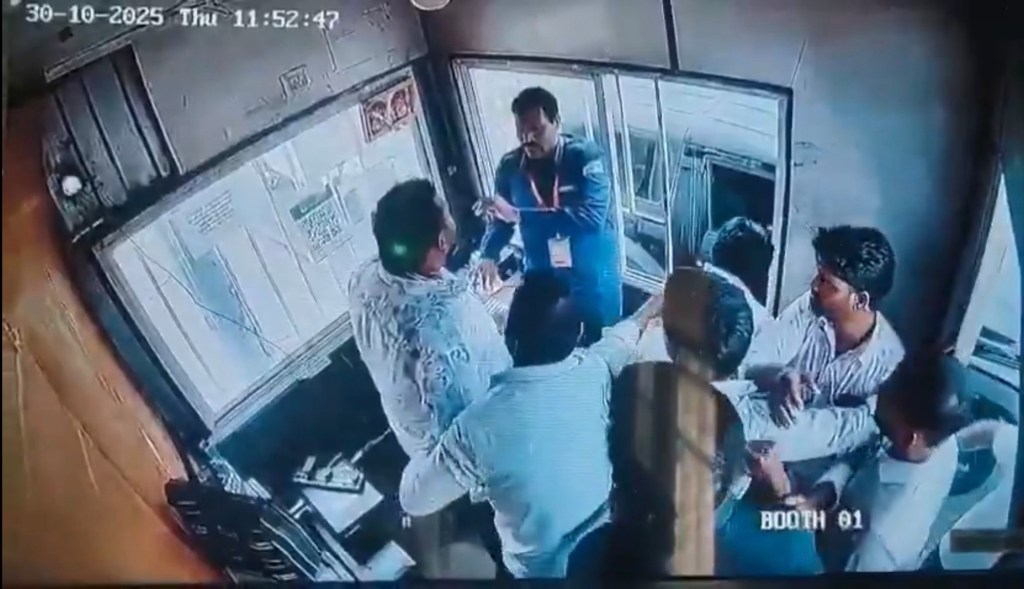 ಕನ್ನೂರ್ಲಿ ಟೋಲ್ ಗೇಟ್‌ನಲ್ಲಿ ಬಿಜೆಪಿ ನಾಯಕನ ಮಗನಿಂದ ಹಲ್ಲೆ : Fir&nbsp;ದಾಖಲು